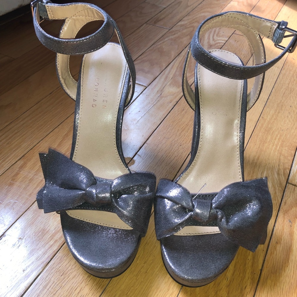 Size 6, Lauren Conrad’s super cute.